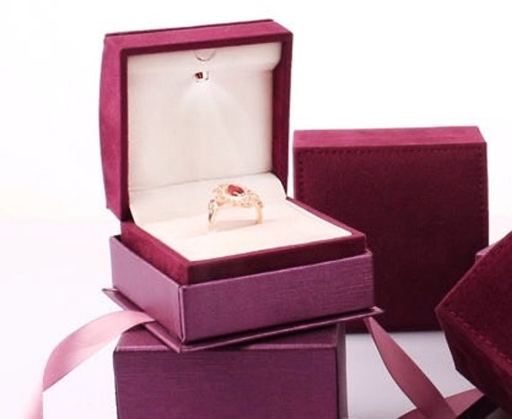 white Bridal Lighted LED Engagement Ring presentation Box