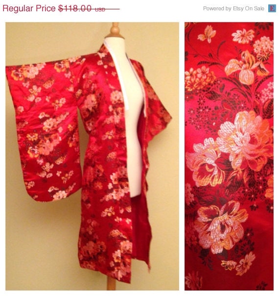 Vintage Red Asian Robe Japanese Robe Geisha Style by TaraMiSioux
