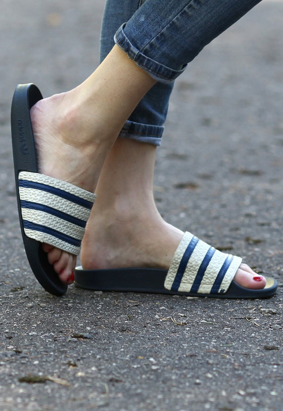 adilette navy