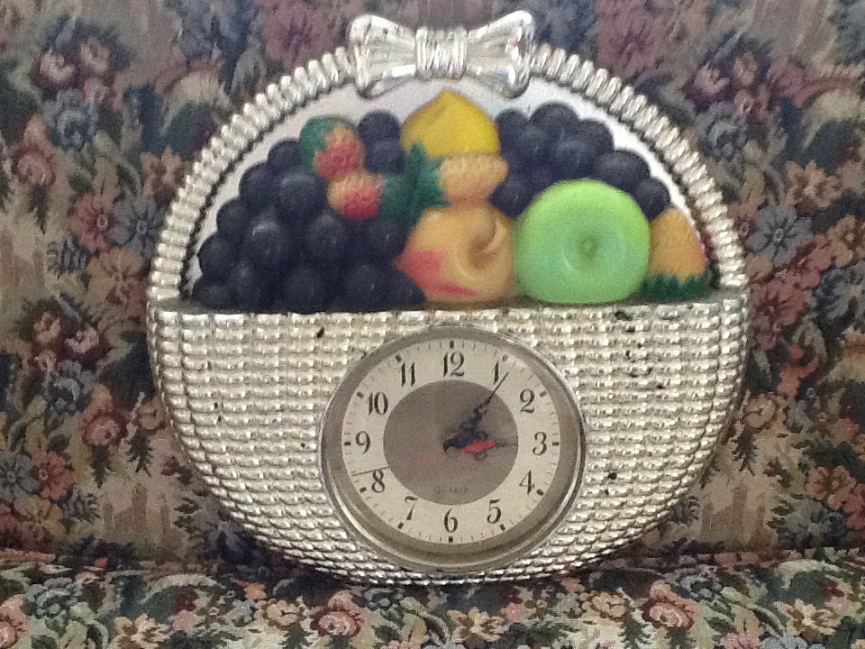 1960 Retro Fruit Basket Hanging Wall Clock