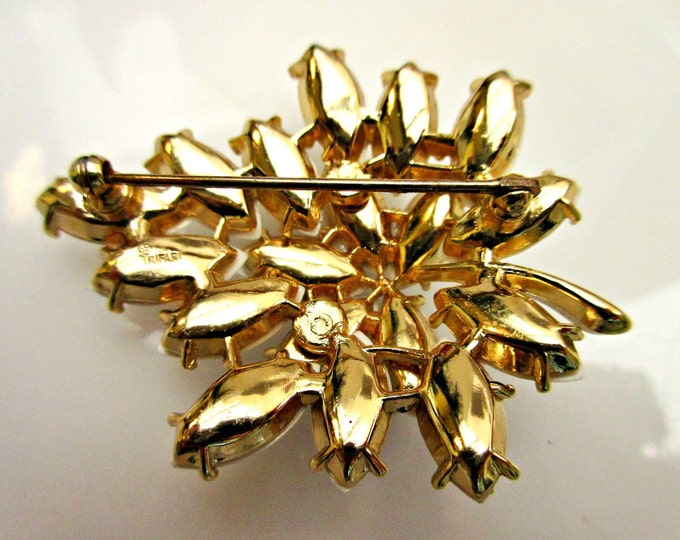 Crown Trifari Brooch - floral leaf - White thermoset plastic - Mid century Pin