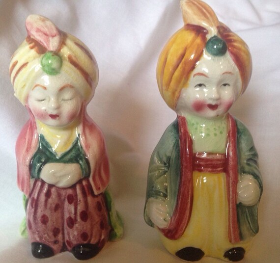 Salt and pepper shakers with fortune teller swami or turban