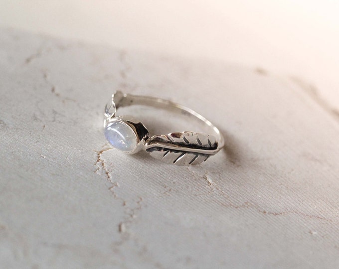 Rainbow Moonstone Silver Ring, Boho Rings, Sterling Silver Rings, Feather Ring, Leaf Ring, Delicate Ring, Small Rings, Gypsy Ring, Don Biu
