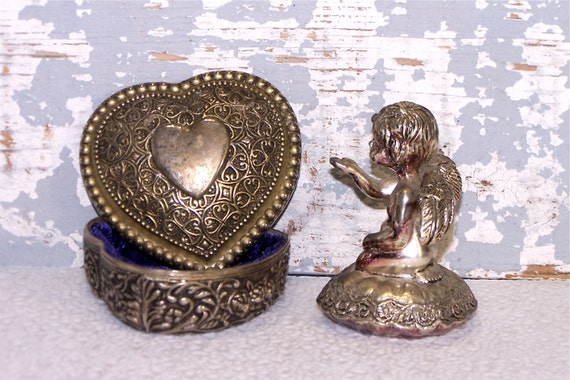 metal wedding ring holder