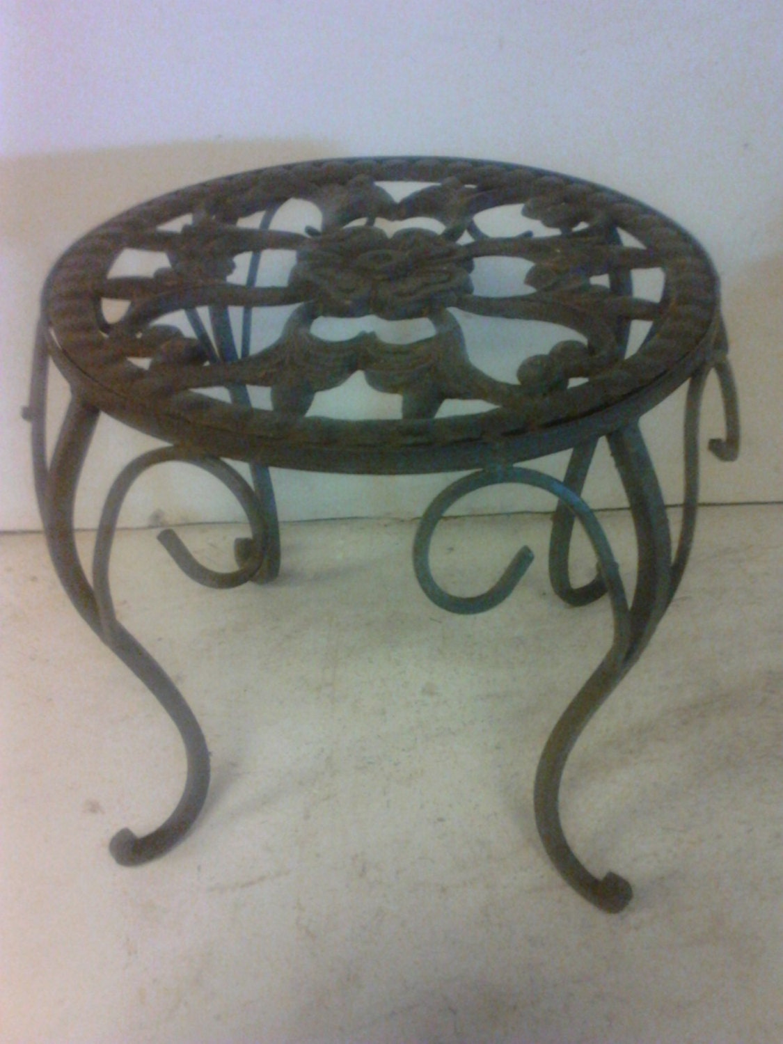 cast iron plant stand by greilstreasures on etsy cast iron plant stand by greilstreasures on etsy