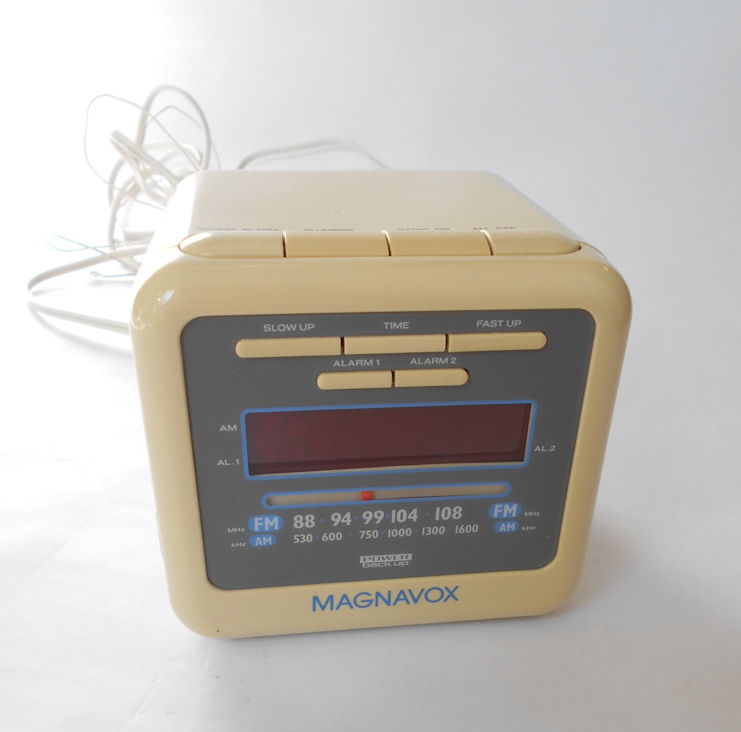 Vintage Magnavox Cube Clock Radio AM FM w/ Alarm and Snooze