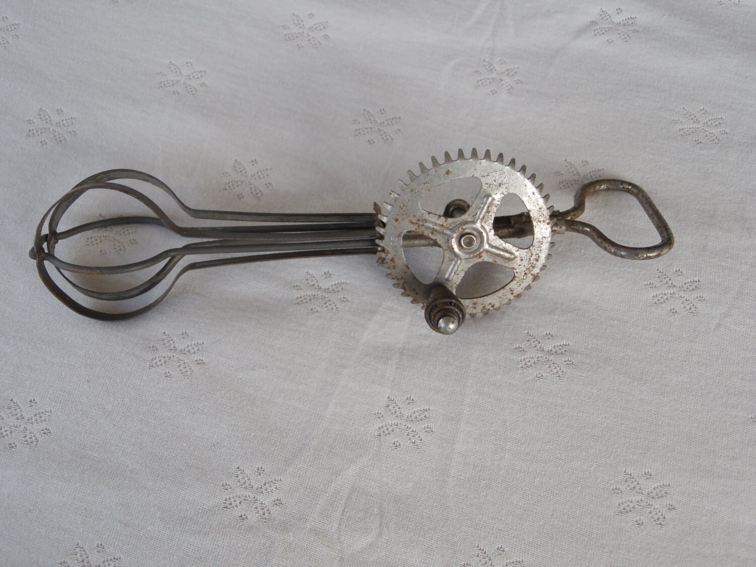 Vintage Hand Crank Egg Beater / Mixer