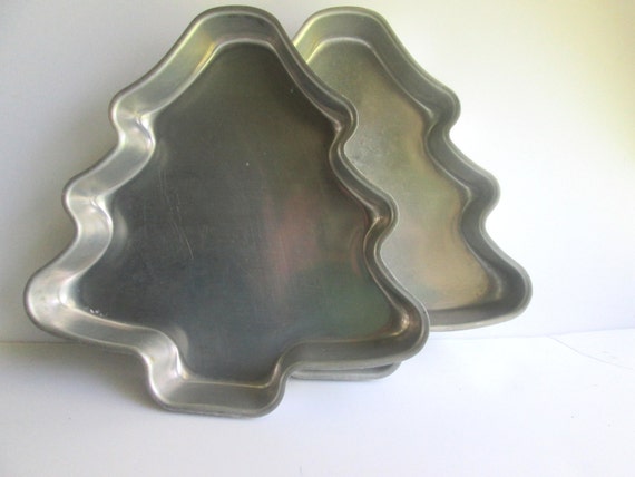 christmas tree cake pans vintage mirro cake pans by wickavenue christmas tree cake pans vintage mirro cake pans by wickavenue