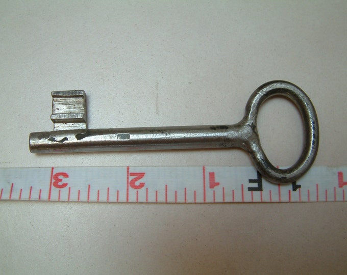 french vintage keys/large vintage keys/ gate keys/iron keys/hand forged keys/large keys/ primitive keys/ornate keys/genuine keys/french key