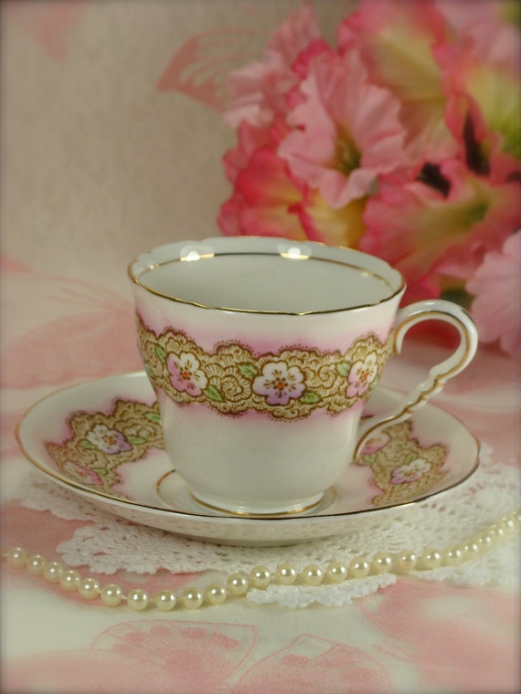 Teacup / Vintage Teacup / SALE Vintage Teacup by HappyGalsVintage