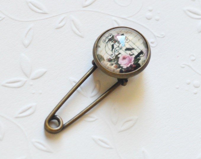 Shabby Chic // Mini pin-brooch made from metal brass with image under glass // 2015 Best Trends // Boho Chic // Fresh Gifts for All //