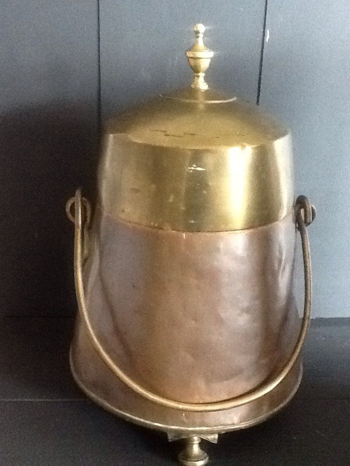 Large antique brass and copper coal bucket with lid / The