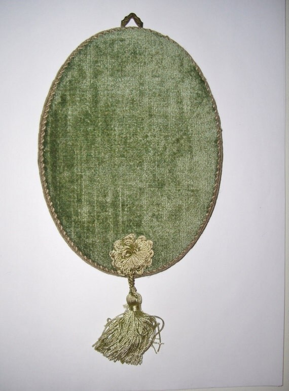 Green Oval Velvet Jewelry Display Pad with Tassel