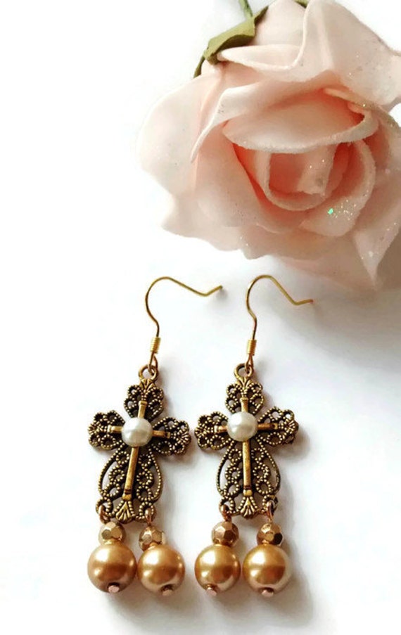 Anne Boleyn JewelryTudors Renaissance Pearl by DareToDaret