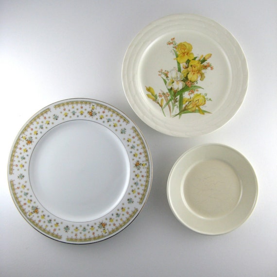 Decorative Plates Vintage Plates Mismatched by LithuanianTeaRoom