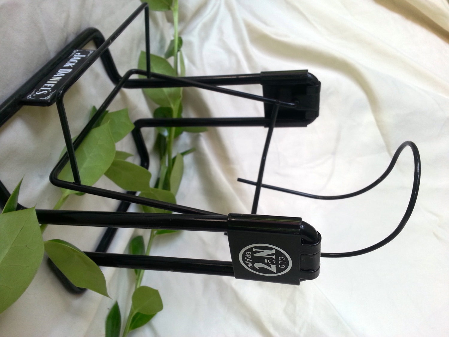 Jack Daniels bottle Decanter holder Black Metal Swing Caddy