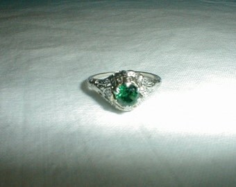 edwardian engagement ring 14 kt white gold emerald diamond filigree antique wedding ring green silver sparkle elegant victorian size 6 ring