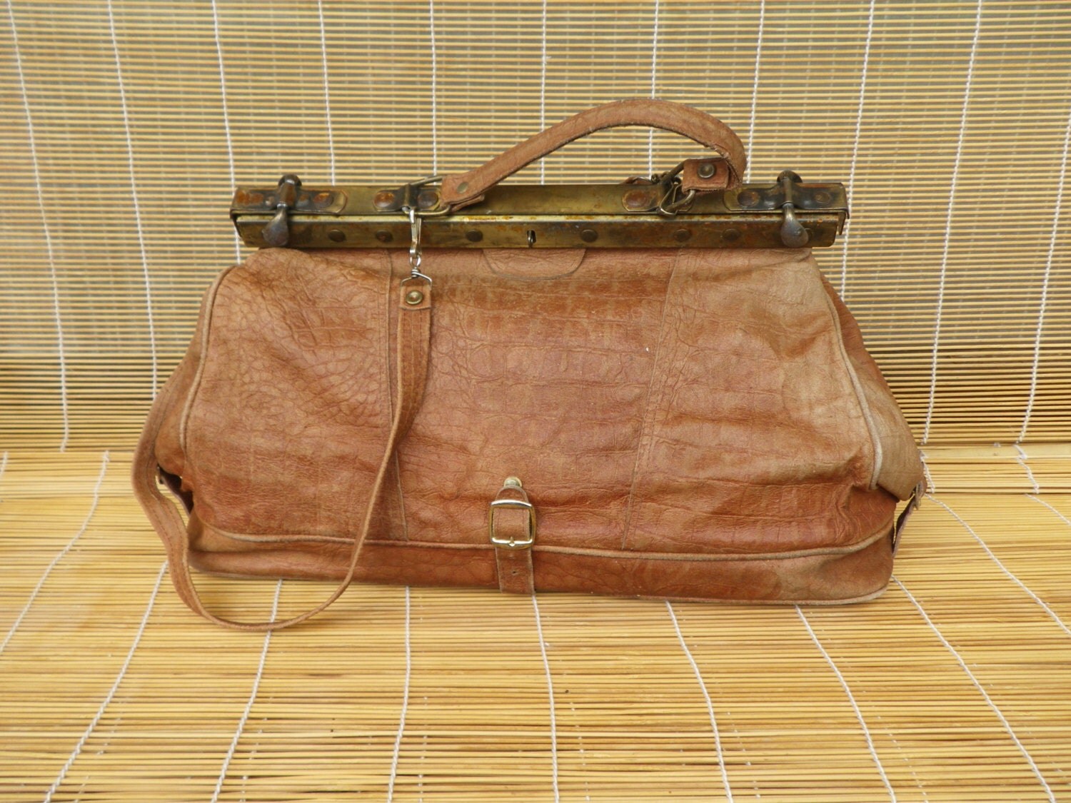 Vintage Distressed Brown Leather Doctor Hand Bag Shoulder