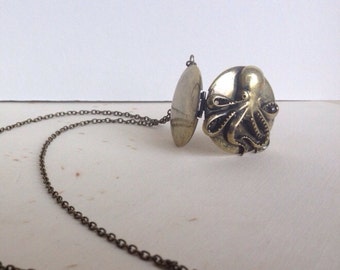 Octopus Necklace / Octopus Jewelry/ octopus locket / octopus gift / octopus locket / kraken necklace / kraken jewelry