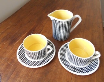 French tea set, coffee set, déjeuner set Salins France, pied de poule patterns, black and yellow geometric decor.