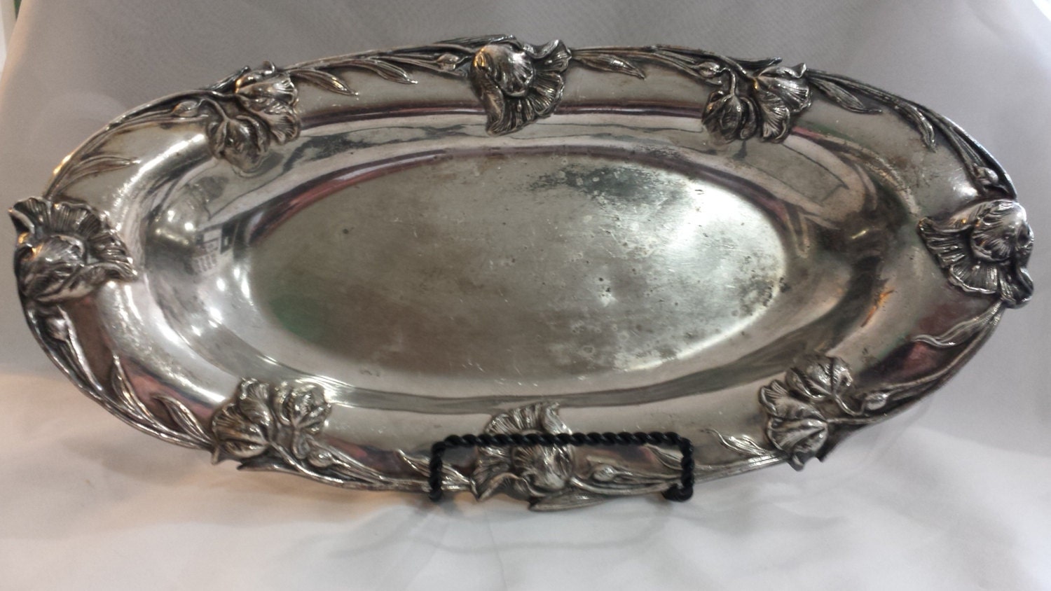 Vintage FORBES SILVER Quadruple Plate Oval Flower Scroll