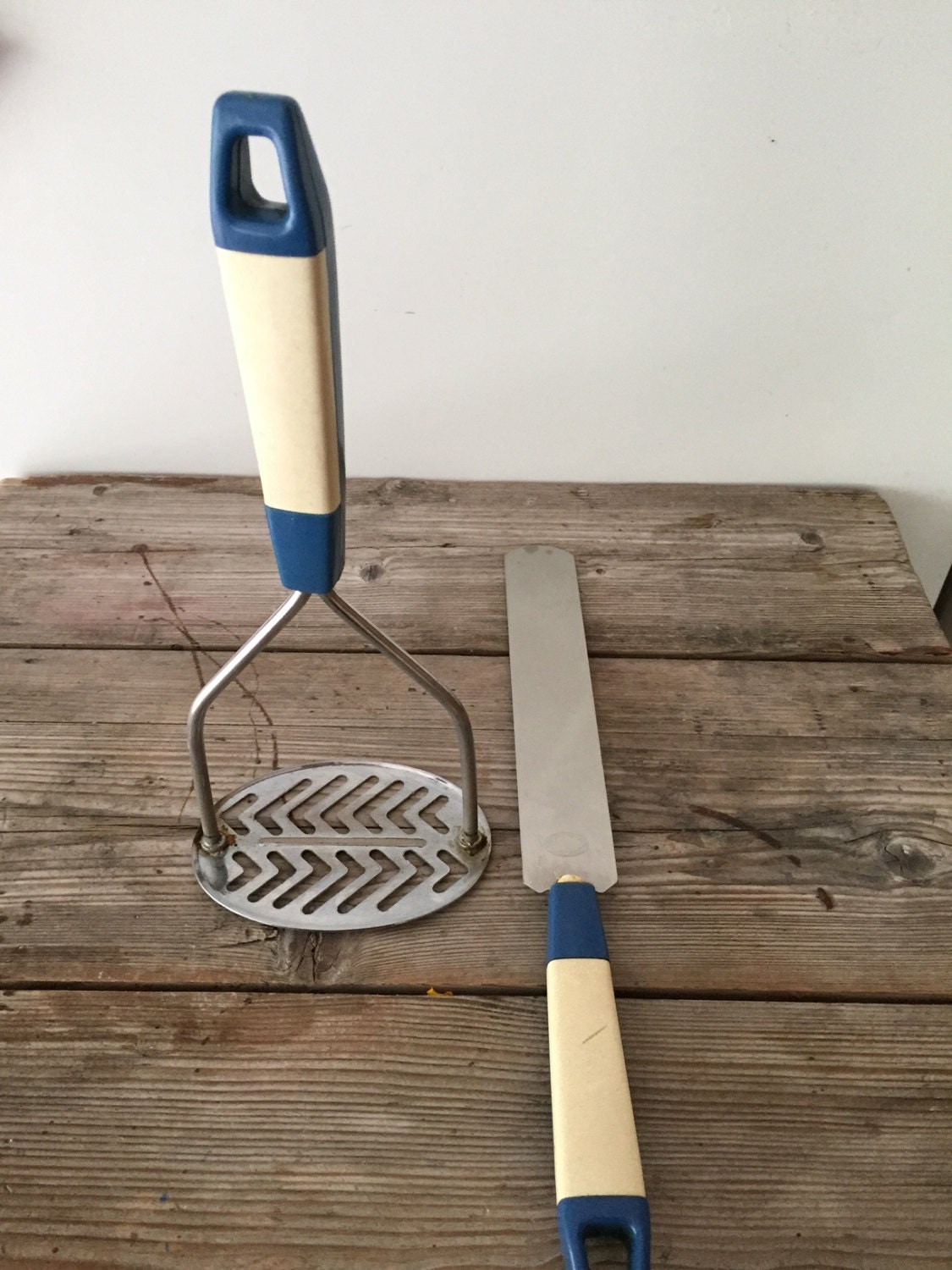 Vintage potato masher and icing spatula, cake knife set with bakelite