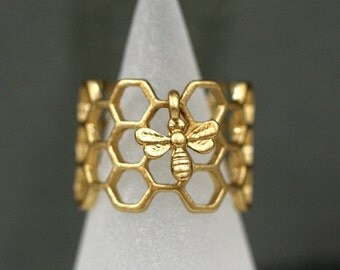 Honeycomb Ring with tiny bee. Antique golden enameled. Adjustable hexagon ring. Modern nature jewelry for her. Gift under 15.