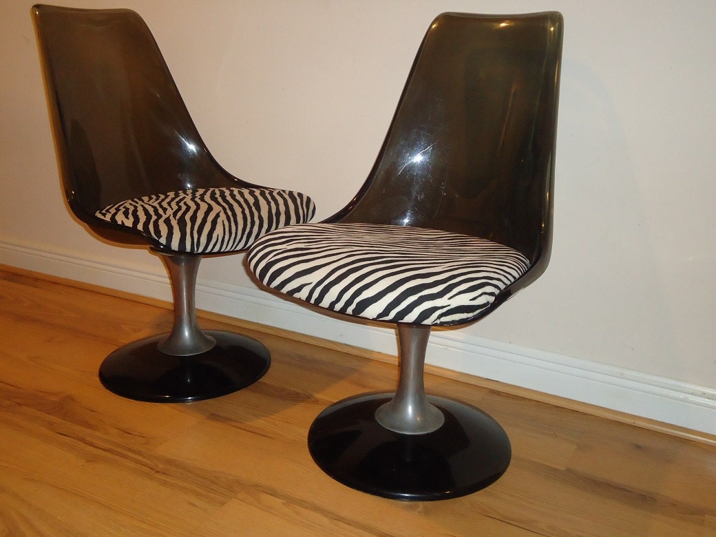 2 Eero Saarinen Eames era tulip chairs vintage by VistazoDesign