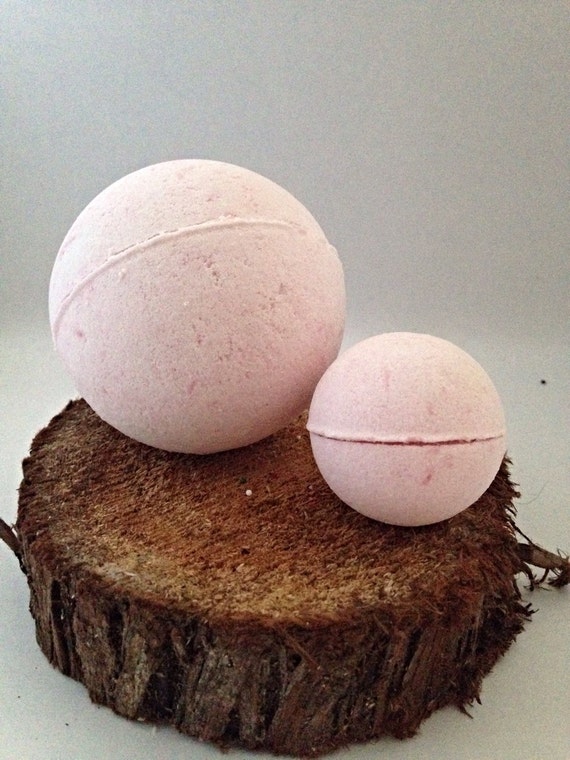 Items similar to Small Bath Bombs on Etsy