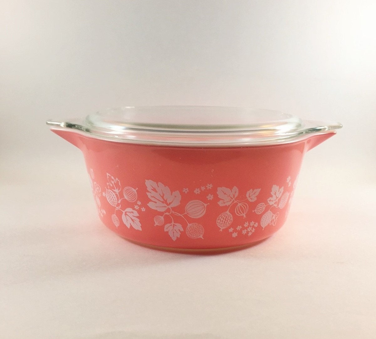 PYREX Pink Gooseberry 2.5 Quart Covered Casserole 1950's