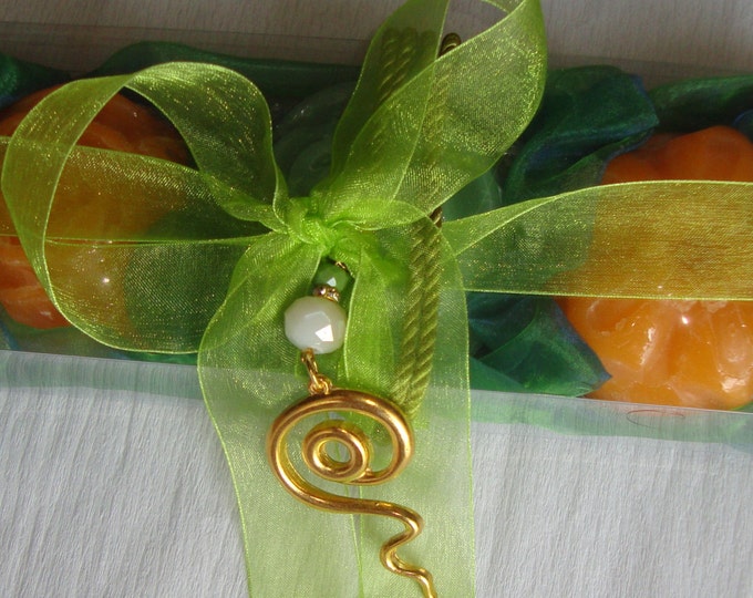 Green-Orange Elegant Gift Set for Women with Luxury Scented Soaps & Handmade Jewelry Necklace: Ideal for Anniversary, Feast, Birthday, Party