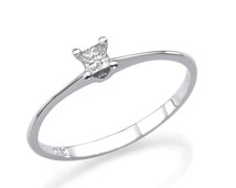 simple solitaire whit gold diamond ring
