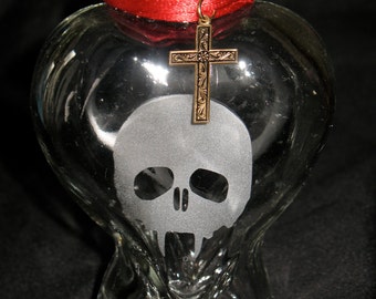 Etched Vampire Skull Gothic Heart Bottle