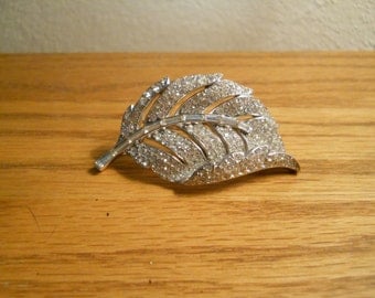 Lovely Trafari Rhinestone Brooch Jewelry
