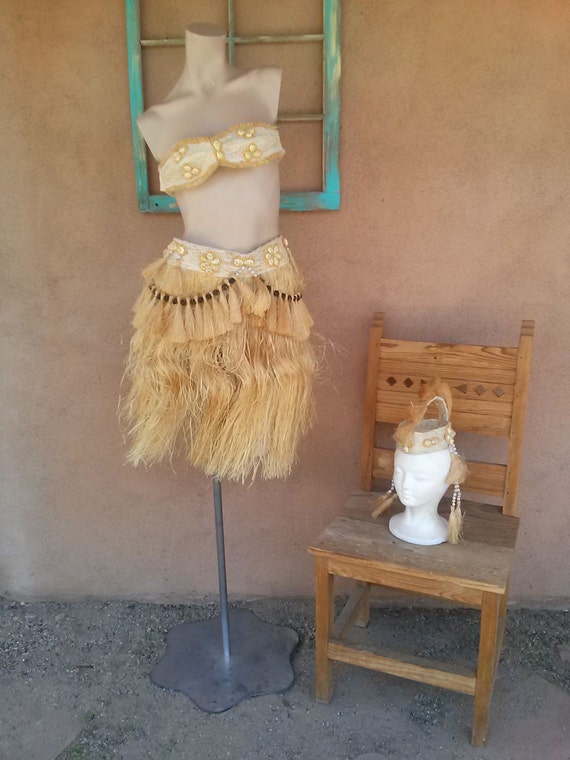 polynesian grass skirt