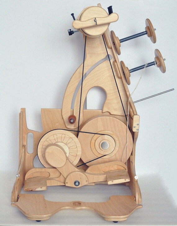 SpinOlution King Bee portable spinning wheel