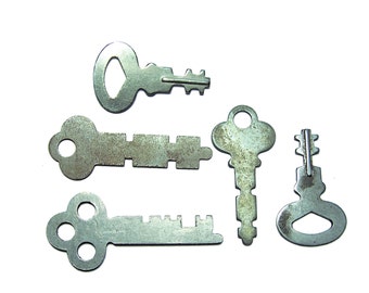 Vintage Flat Skeleton Keys old victorian steampunk keys 5 keys