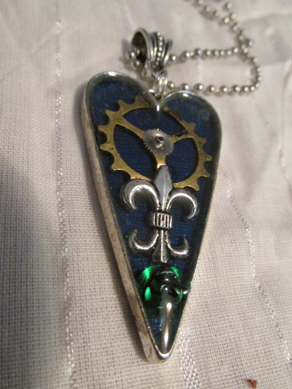 alchemyhere Fleur De Lis Pendant Gear Rose Resin Necklace French