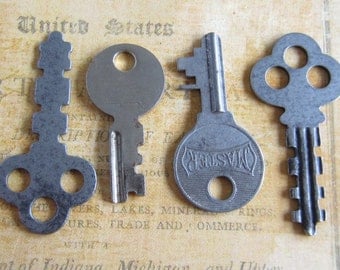Vintage Antique keys - Steampunk - Altered art j3