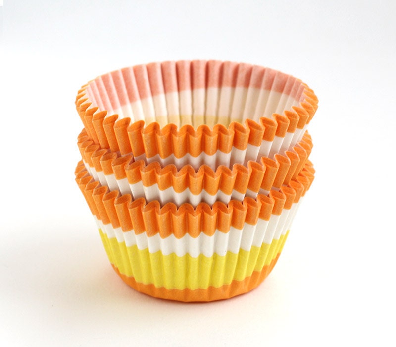 Yellow Swirl Cupcake Liners Yellow Baking Cups by sweetestelle