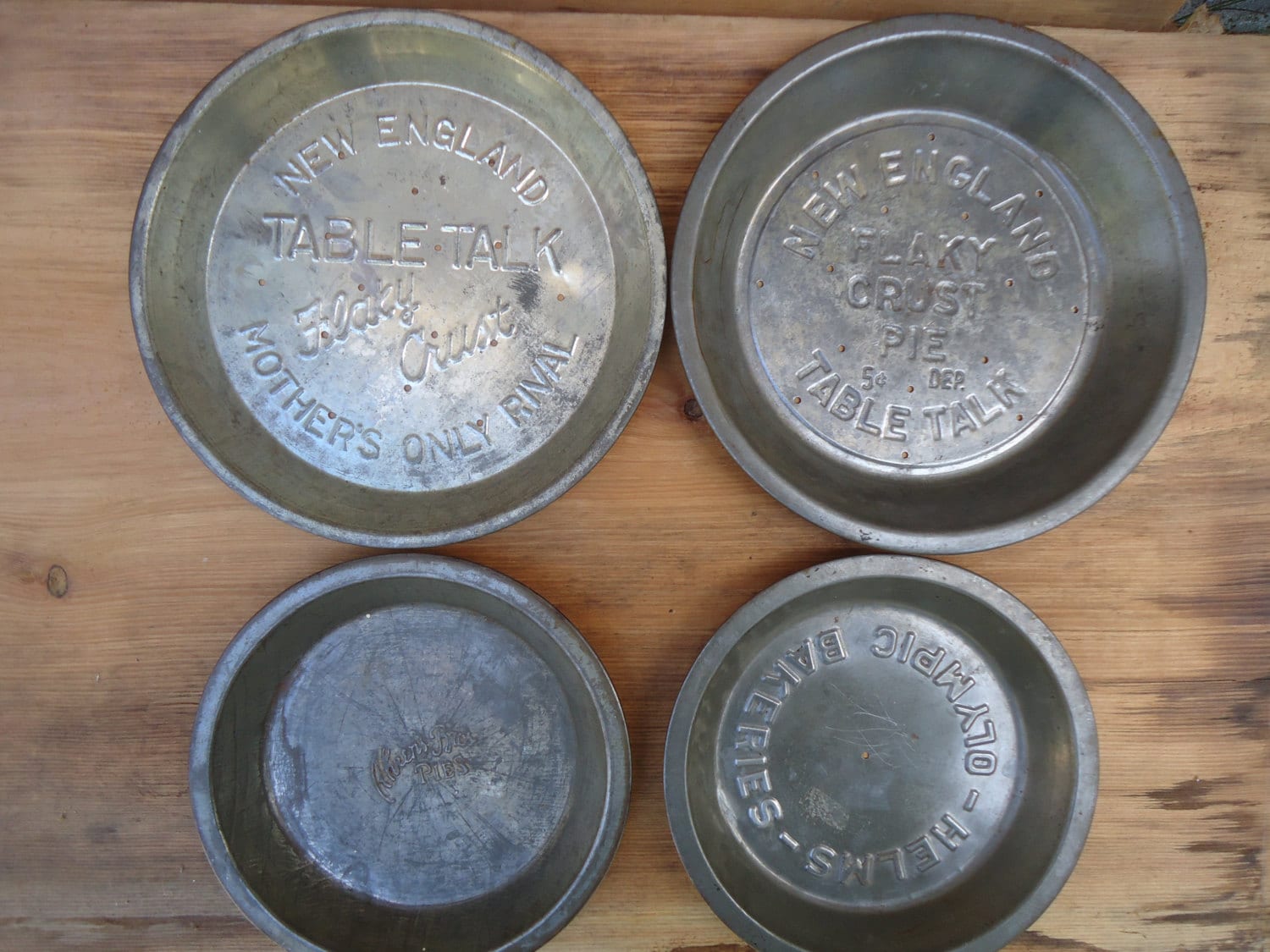 4-vintage-tin-pie-plates-large-metal-table-talk-flaky-crust