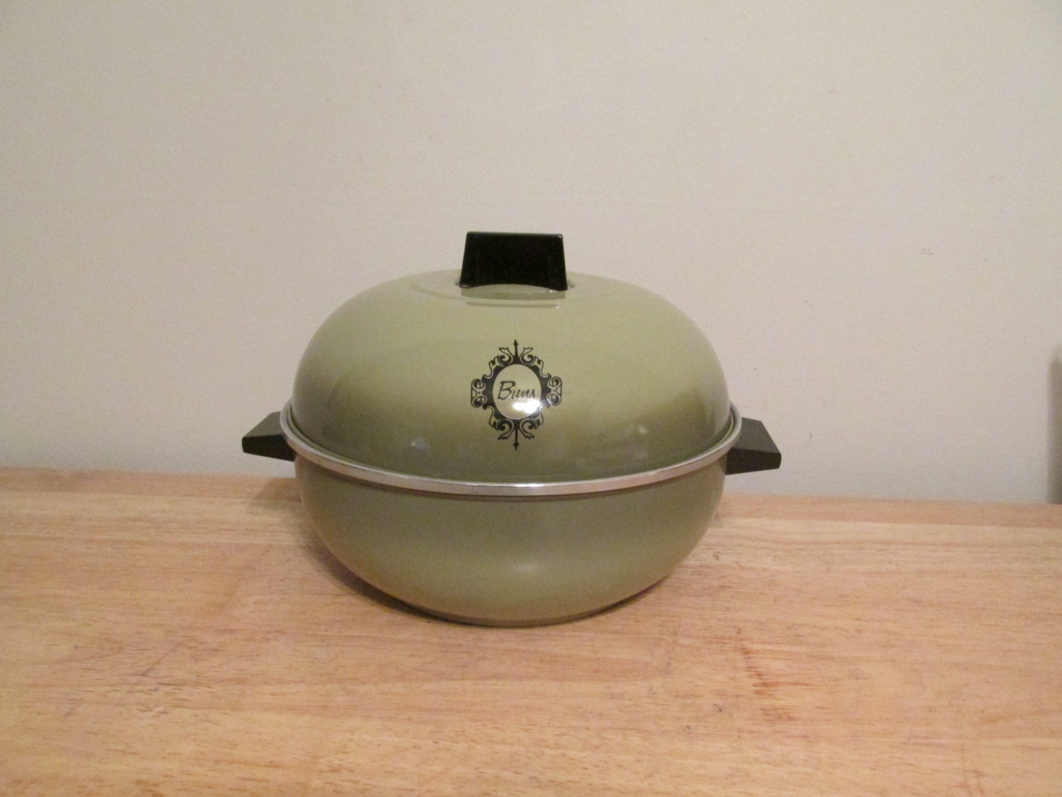 Vintage West Bend Aluminum Bun Warmer Avocado Green Olive