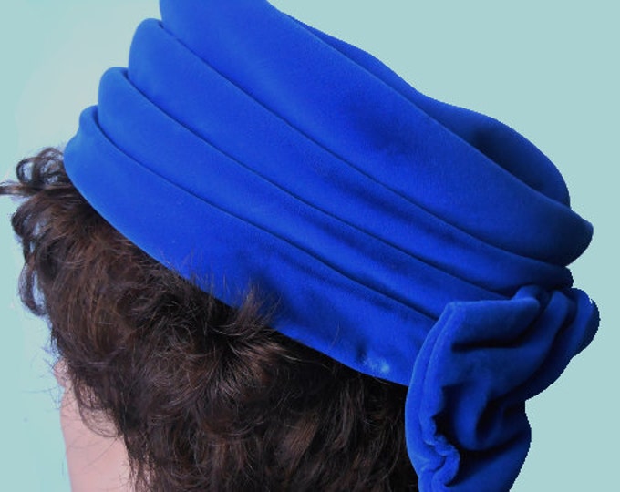 1950s 1960s turban pillbox hat blue velvet with bow in back, United Hatter Cap and Millinery Union vintage