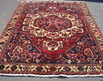 Persian Rug 1970s Hand-Knotted Bakhtiari Persian Rug (3132)