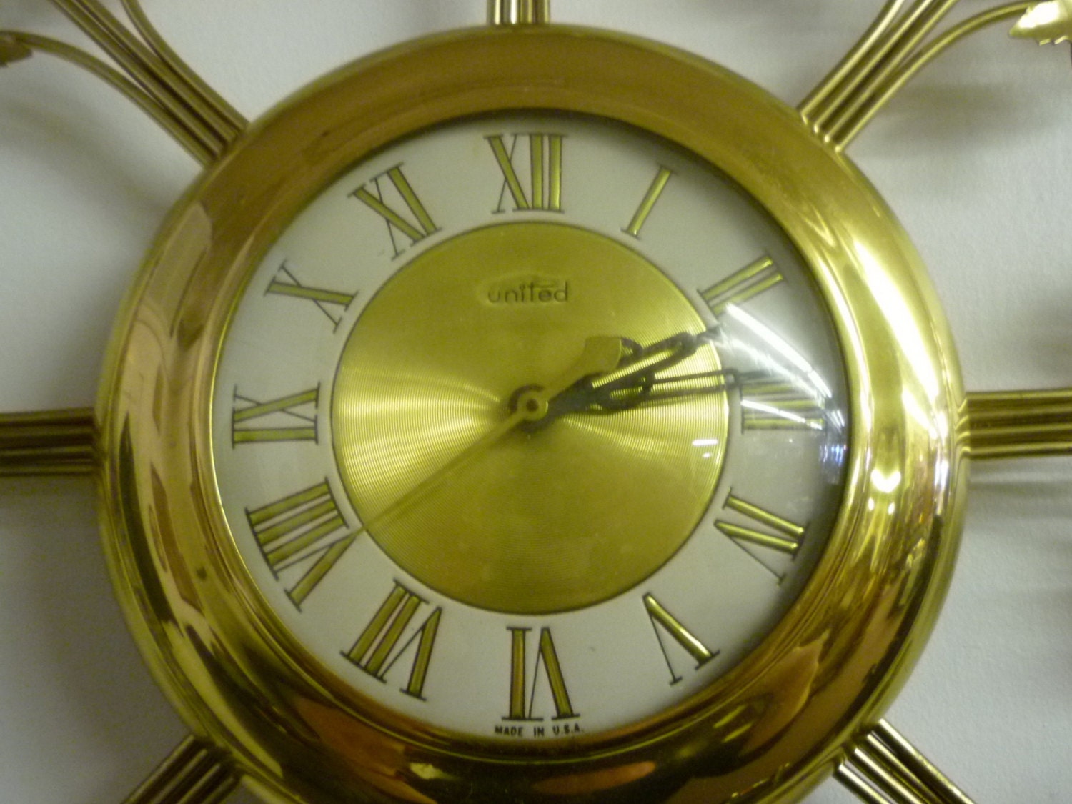 Vintage United Electric Wall Clock Ivy Leaves BrassTone