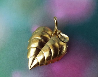 vintage brooch pin costume jewelry leave