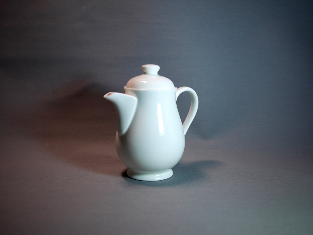Vintage Style White Color Teapot. Vintage Basic White Teapot Vase
