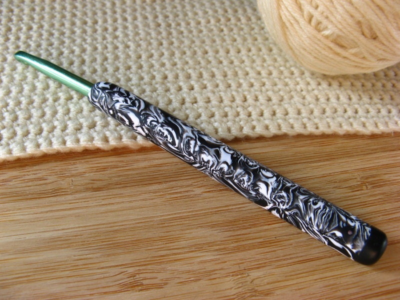 Crochet Hook Polymer Clay Handle Black & White Print Size I