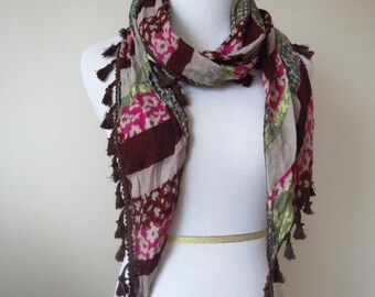 Irregular Triangle Floral Scarves with Tassels Plum Color