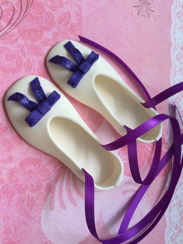 Edible purple and white ballet slippers by WonderCakeDeco